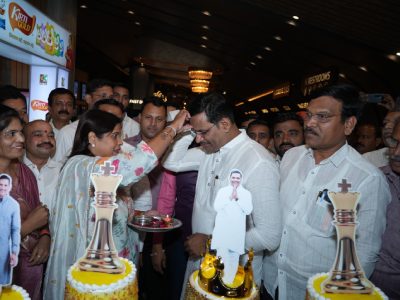 माझ्या वाढदिवसाचा संस्मरणीय क्षण; स्वातंत्र्यवीर सावरकर चित्रपटाच्या विशेष शोचे आयोजन