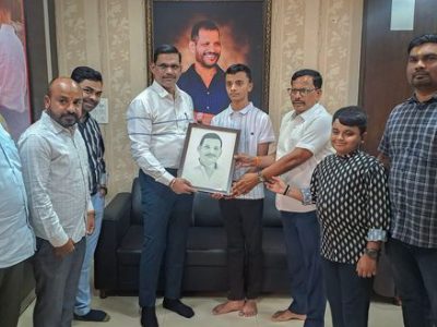 कु. यश विजय कांबळे या चिमुकल्या कलाकाराने काढलेले माझेच सुंदर कोरीव पोर्टेट (रेखाचित्र) मला भेट दिले