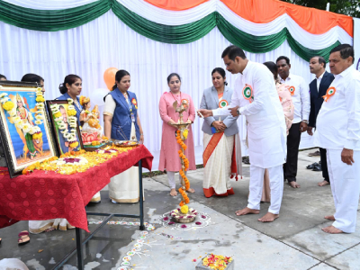 आज भारतीय स्वातंत्र्य दिनानिमित्त नवी सांगवी येथील द न्यू मिलिनियम इंग्लिश मीडियम स्कूल मध्ये राष्ट्रध्वजारोहण समारंभ संपन्न झाला