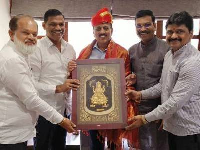 महाराष्ट्र राज्याचे ग्रामविकास मंत्री मा. श्री. गिरीशभाऊ महाजन यांची मुंबईत सदिच्छा भेट घेतली