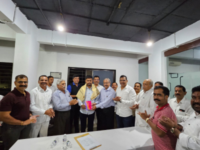 दळवीनगर चिंचवडगाव येथील सामाजिक कार्यकर्ते श्री.अनिकेत दळवी यांच्या वाढदिवसानिमित्त शाल आणि पुस्तक देऊन अभिष्टचिंतन केले