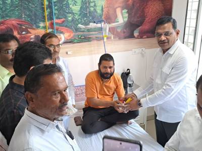 लोकनेते स्व. गोपीनाथराव मुंडे यांच्या जयंती निमित्ताने जिजामाता हॉस्पिटल्स, पिंपरी येथे रुग्णांना फळांचे वाटप