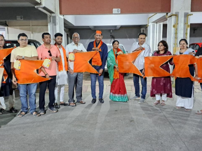 रामचंद्रांच्या मूर्ती प्रतिष्ठापना सोहळ्याच्या निमंत्रण पत्रिकांचे पिंपळे व अक्षता सौदागरमधील गृहनिर्माण सोसायट्यांमध्ये घरोघरी जाऊन वाटप