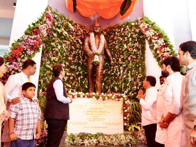 भाऊंच्या’ पूर्णाकृती पुतळ्याचे अनावरण