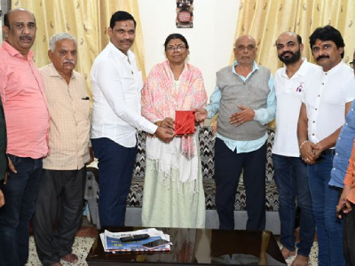 भारतीय जनता पार्टीच्या ज्येष्ठ नेत्या, माजी नगरसेविका डॉ.सौ.प्रतिभाताई लोखंडे व त्यांच्या कुटुंबाची घरी जाऊन भेट घेण्याचा योग आला. यावेळी ताईंचे मोलाचे मार्गदर्शन व आशीर्वाद मला मिळाला