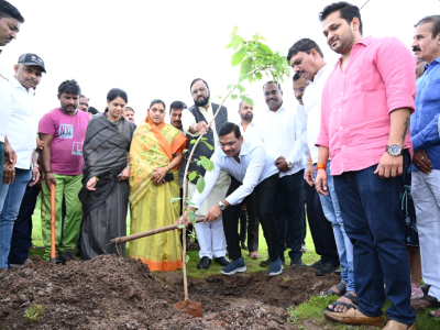  महाराष्ट्र राज्याचे उपमुख्यमंत्री,  प्रगतशील विकासाचे शिल्पकार मा.  देवेंद्रजी फडणवीस साहेब यांच्या ५३ व्या वाढदिवसानिमित्त तब्बल ५३ हजार ऑक्सिजनपूरक वृक्षांची लागवड