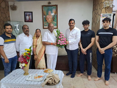  भारतीय जनता पार्टीचे ज्येष्ठ नेते, तसेच स्व. अण्णासाहेब मगर सहकारी बँकेचे संस्थापक मा. श्री. बाळासाहेब  उर्फ अण्णा गव्हाणे यांच्या निवासस्थानी भेट