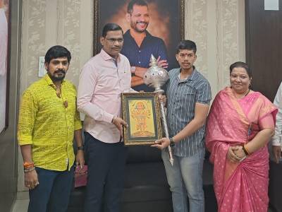 कुस्ती मैदान गाजवलेल्या सुमीत भोसले आणि अथर्व गायकवाड या दोन पैलवानांचा सत्कार