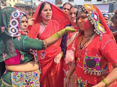 पिंपळे गुरवमध्ये भाजपा कार्यकर्त्यांचे बंजारा समाजासोबत रंगोत्सवाचा होळी आणि धुलिवंदन सण उत्साहात साजरा केला