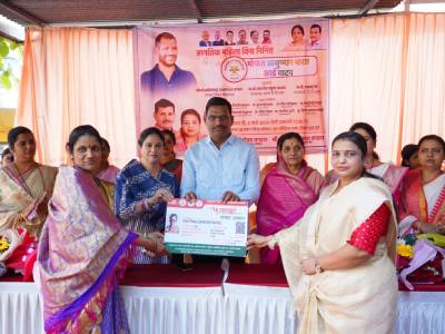 पिंपळे गुरवमध्ये महिलांना आयुषमान भारत कार्डचे मोफत वाटप