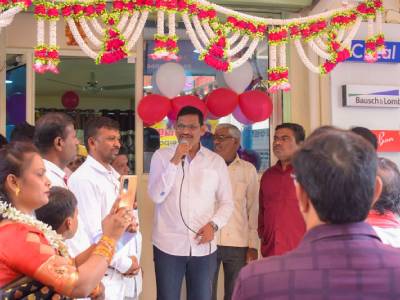 बांधकाम कामगार श्रमिक सेना संघटनेचे संस्थापक – अध्यक्ष दीपक म्हेत्रे यांच्या खराळवाडी येथील नवीन कार्यालयाचे उद्घाटन केले