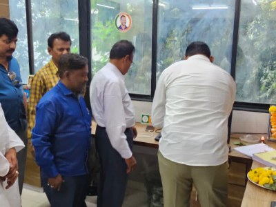 आज अश्विन शुद्ध नवमी म्हणजेच खंडेनवमीच्या निमित्ताने शहर कार्यालयातील सर्व साधनांची मनोभावे पूजा केली