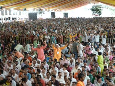 लोकनेते लक्ष्मणभाऊ जगताप मित्र परिवार आयोजित श्री अष्टविनायक शिव महापुराण कथा वाचन सोहळा दिवस दुसरा नजर जाईल तिथपर्यंत शिवभक्तांचाच महासागर, कथेच्या दुसऱ्या दिवशी भाविकांची संख्या दोन लाखांहून अधिक