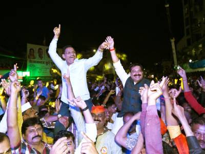 माझे सहकारी श्री कैलास कुटे यांच्या वतीने आकुर्डी येथे भव्य दहीहंडीचे उत्सवाचे आयोजन करण्यात आले होते. पिंपरी चिंचवड शहरातील ही दहीहंडी फोडताना ‘गोविंदा’ देखील आनंद घेत होते